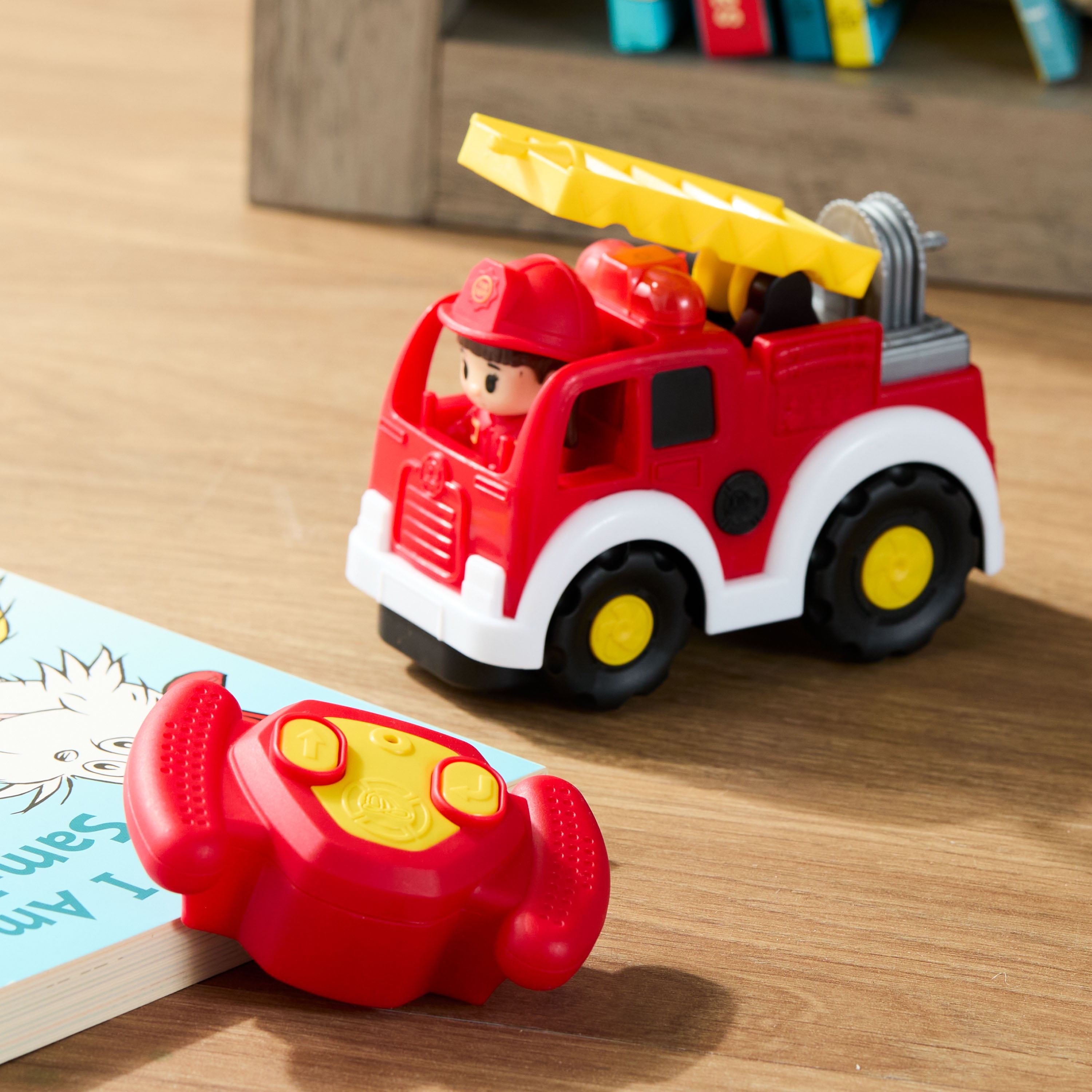 Kid Connection Radio Control Fire Truck with Working Ladder and Lights (Red, 1 Set) ji38n