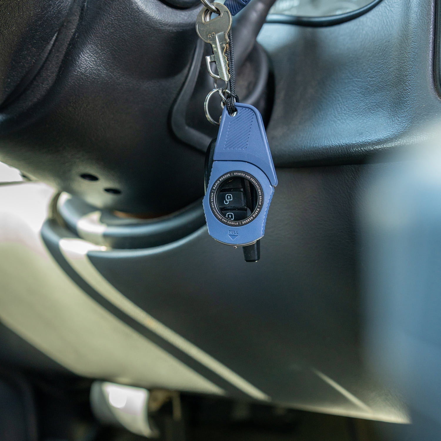 SOG Rapid Rescue Emergency Seatbelt Cutter and Glass Breaker Tool (Midnight Blue, 3.5 in) mwq9c