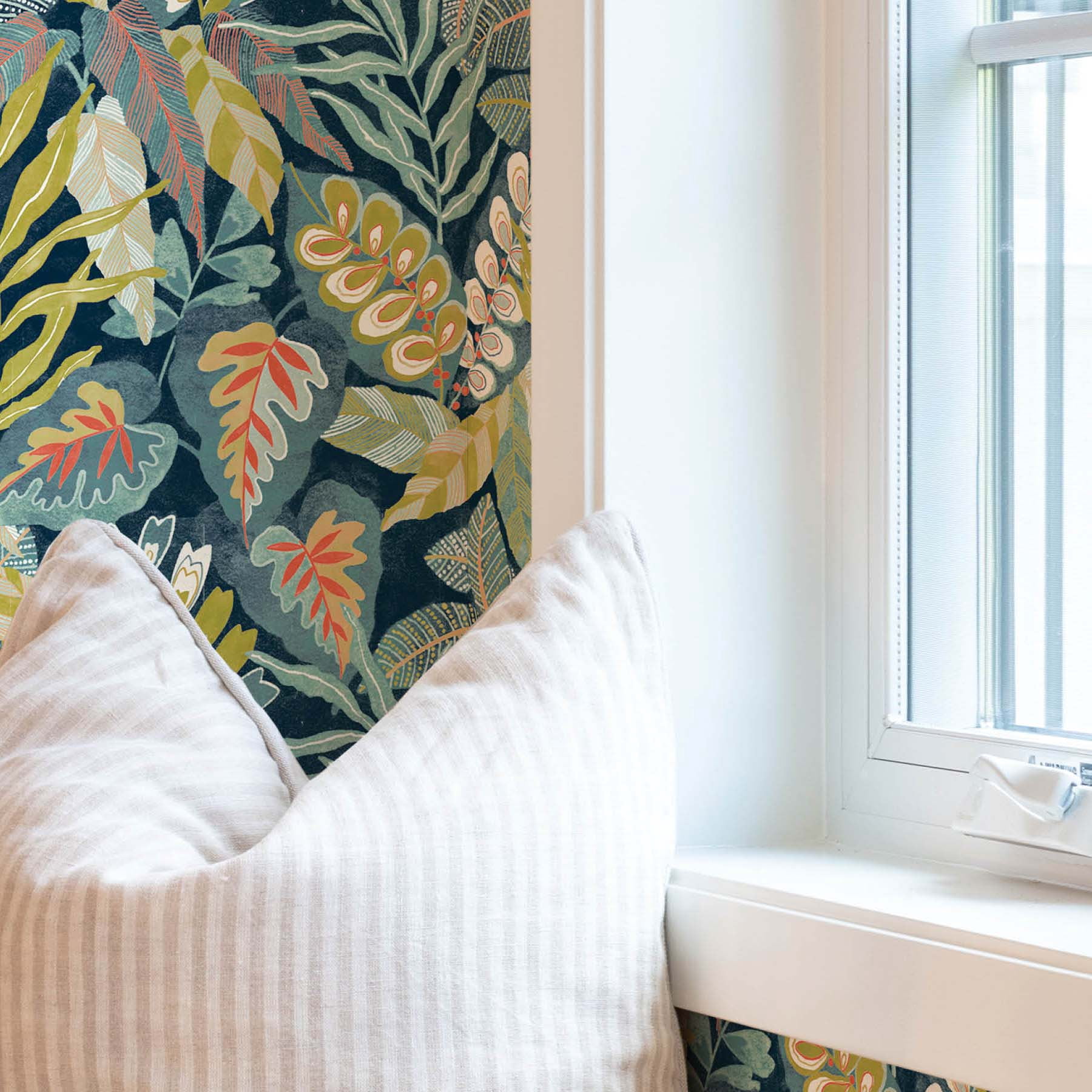 Roommates Studio Malena Floral Peel and Stick Wallpaper (Blue, 30.75 sq ft) zsz58