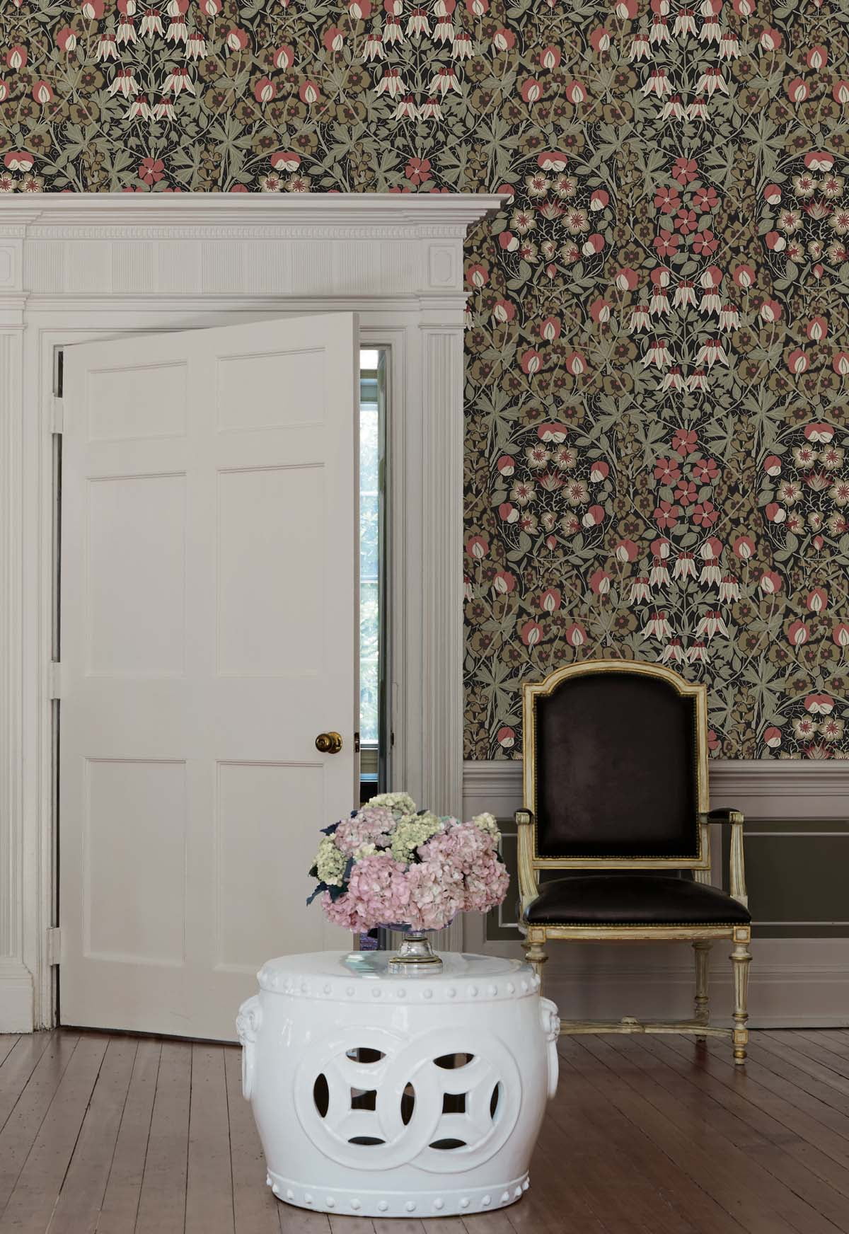 NextWall Tulip Garden Peel and Stick Wallpaper (Red, 20.5 in x 18 ft) l7qxy