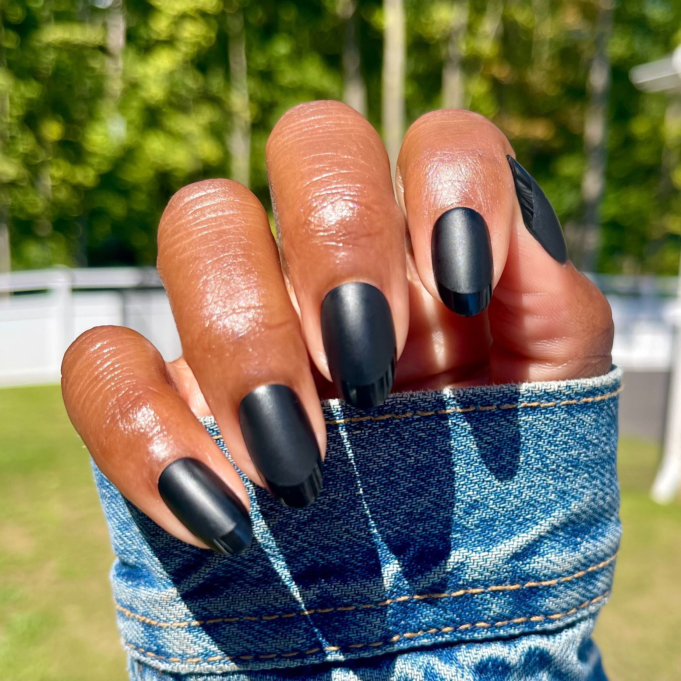 Olive & June Instant Mani Press-on Nails, Medium Oval Shape, Glossy Black French Tip (42 Pieces) j18lz