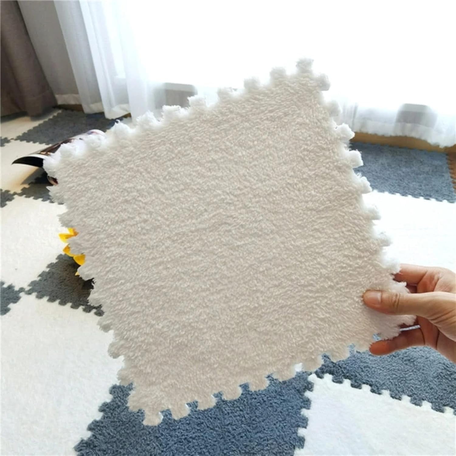 Umid Fluffy Plush Interlocking Foam Floor Mats, Soft Non-Slip Carpet Tiles for Playroom and Living Room (Grey and White, 10 Pack, 12x12 in) 4j42i
