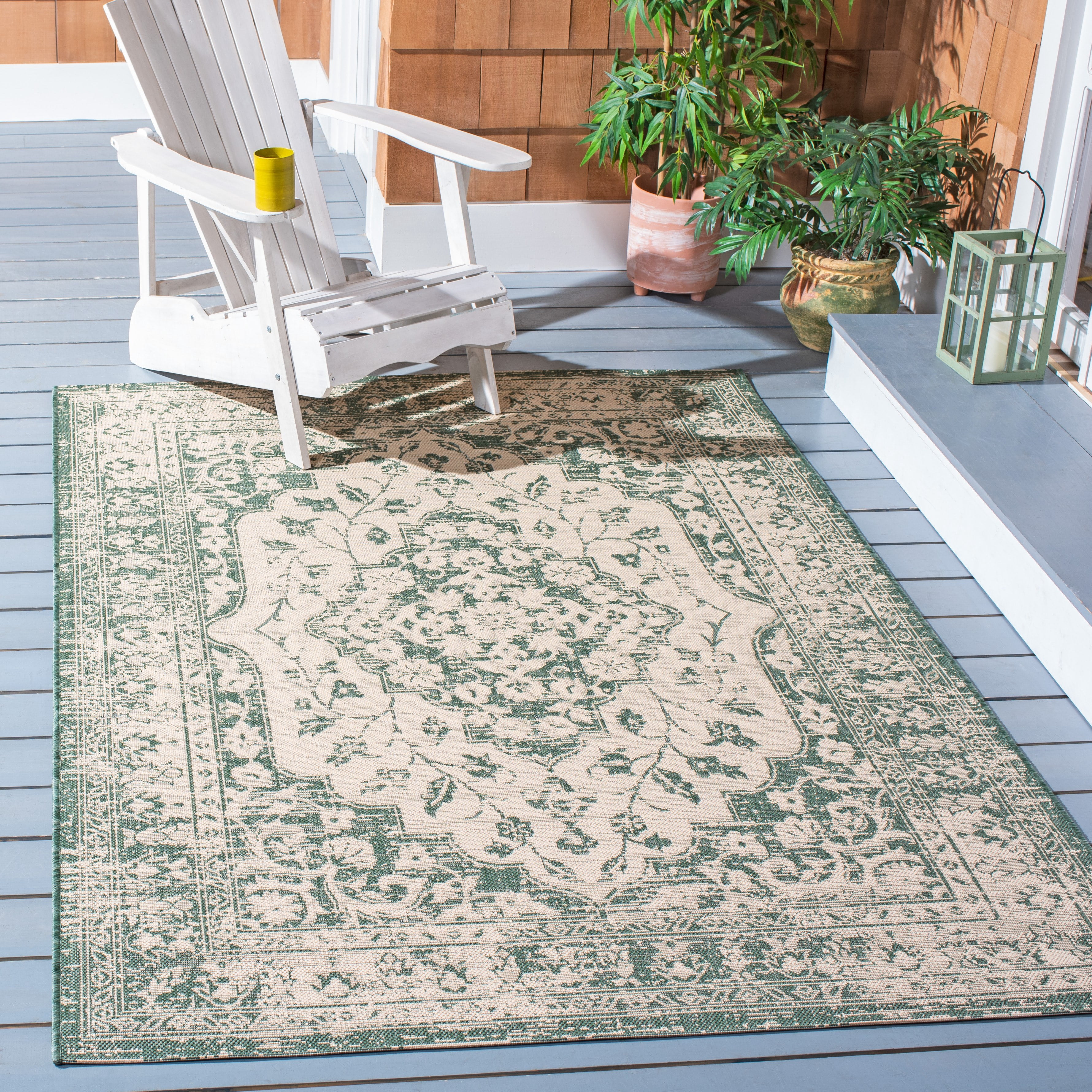 Safavieh Courtyard Carleton Medallion Indoor/Outdoor Area Rug (Beige/Dark Green, 5 ft 3 in x 7 ft 7 in) sefjn