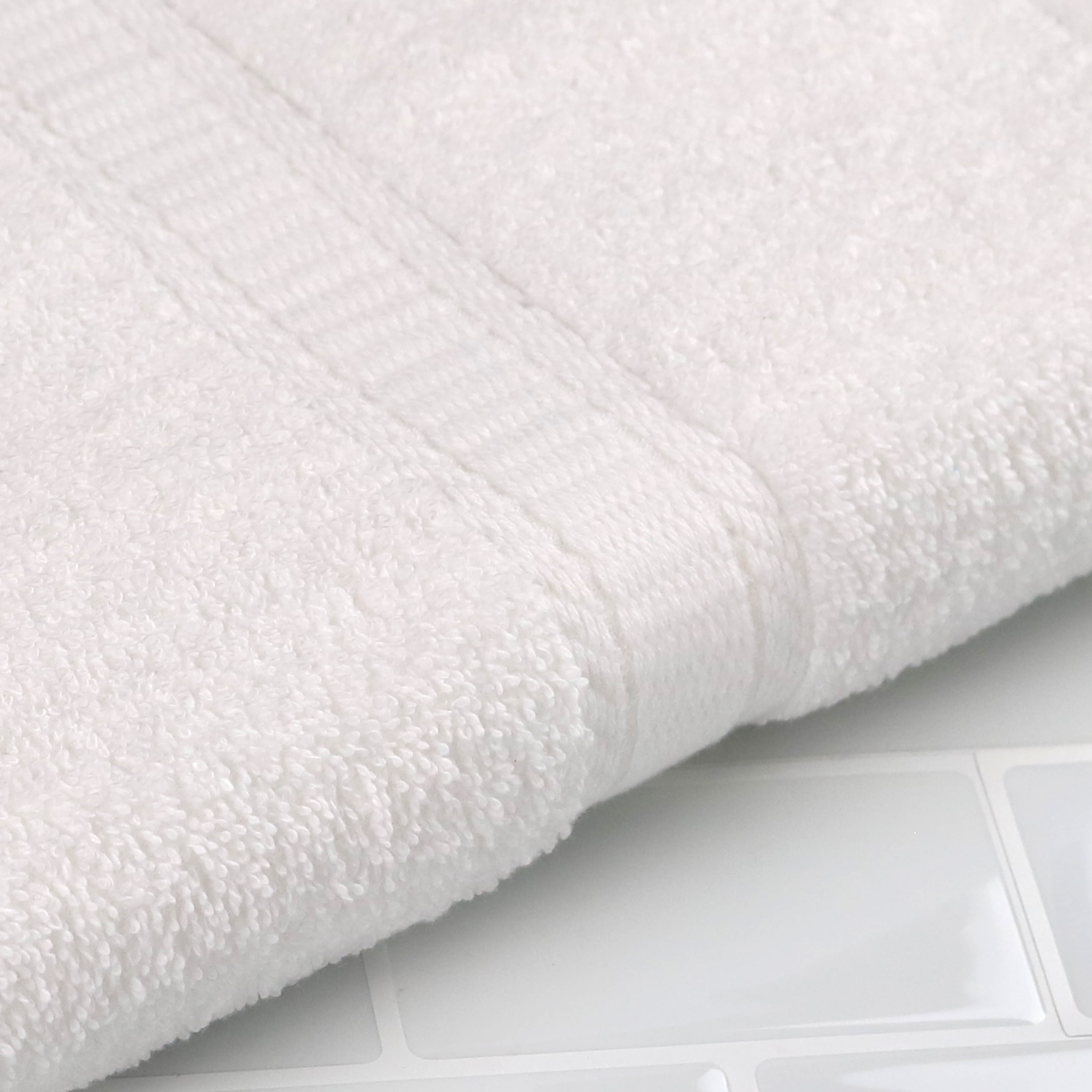 Mainstays Basic Bath Towel, Soft Cotton Highly Absorbent Bathroom Essentials (White, 8 Pack, 27 in x 52 in) nhtzx