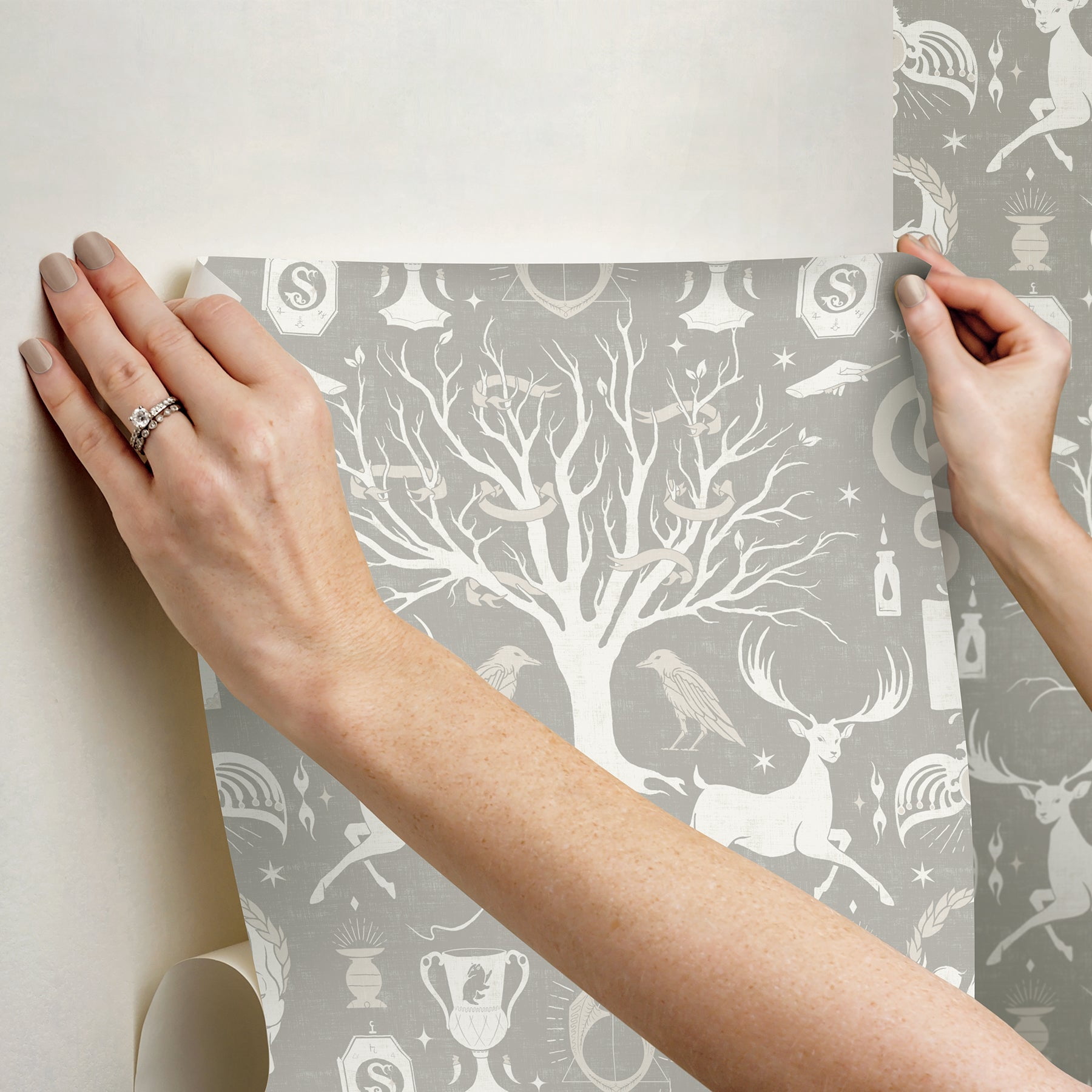 RoomMates Harry Potter Horcrux Peel and Stick Wallpaper (Black, 20.5 in x 18 ft) o1a5y