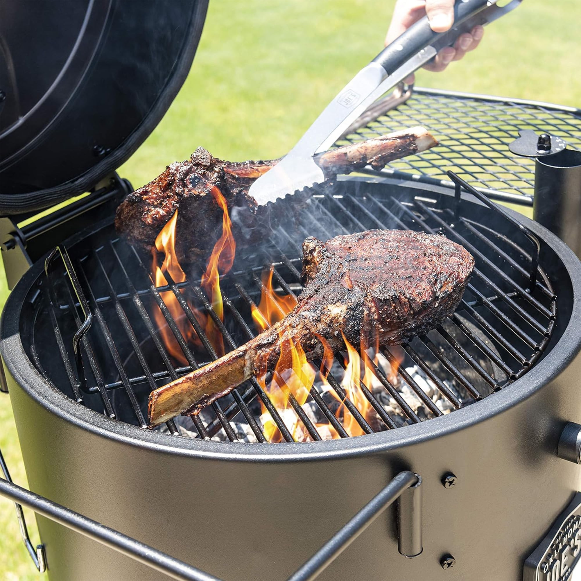 Oklahoma Joe's Bronco Drum Smoker, Heavy-Duty Offset Charcoal Grill with 630 sq in Cooking Surface (Black, 136.6 lb) hf4ap