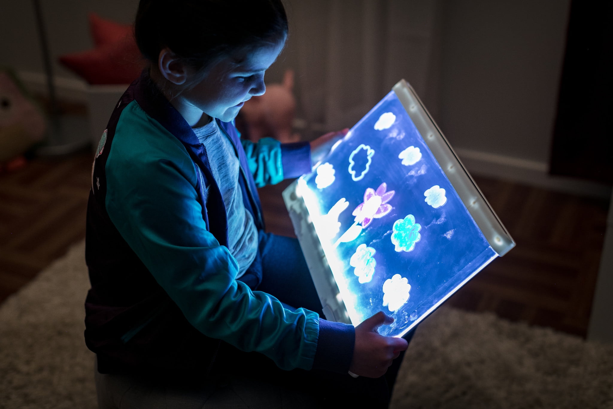 Crayola Ultimate Light Board LED Drawing Tablet with 6 Washable Gel Markers (White, 1 Pack) opap7