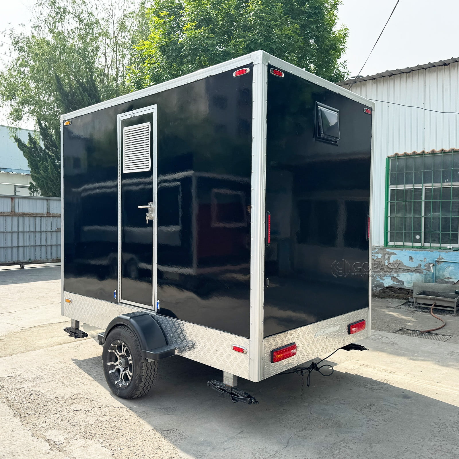 Goeasy Vehicle Black Series Dual-Stall Luxury Mobile Restroom Trailer with Sink (Black, 2-Stall) u9z77