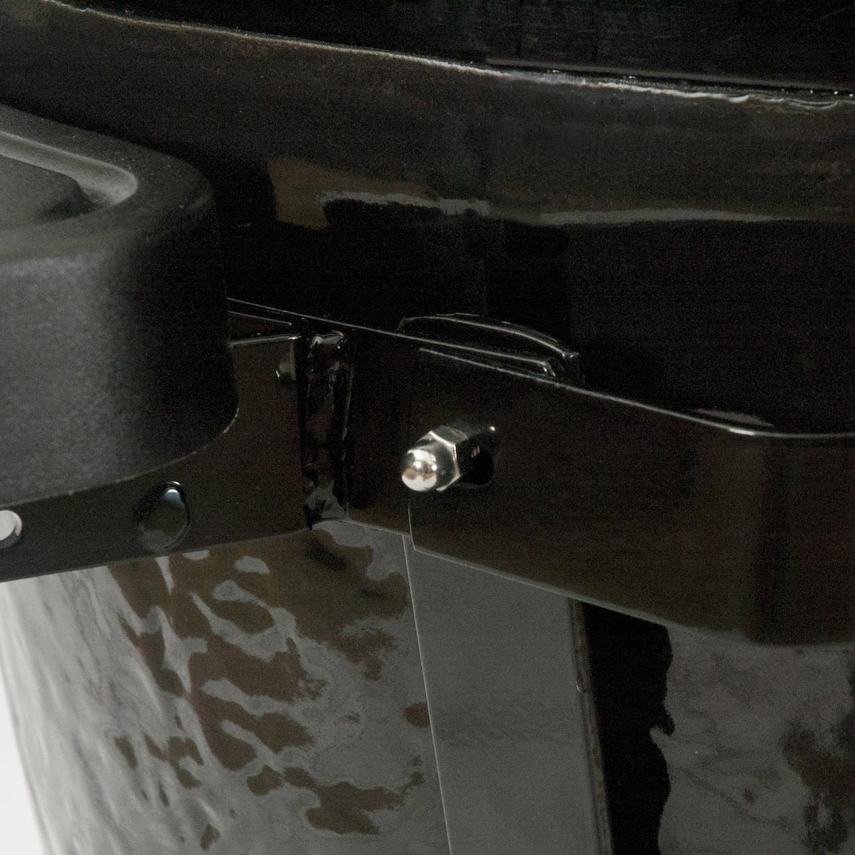 Primo Oval XL 400 Ceramic Kamado Grill with Cradle and Side Shelves (Black, 400 sq in) 3f774