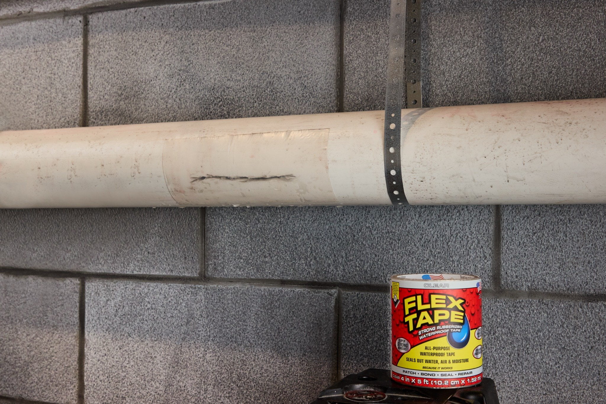 Flex Seal Strong Rubberized Waterproof Adhesive Tape (Clear, 4 in x 5 ft) 25n75