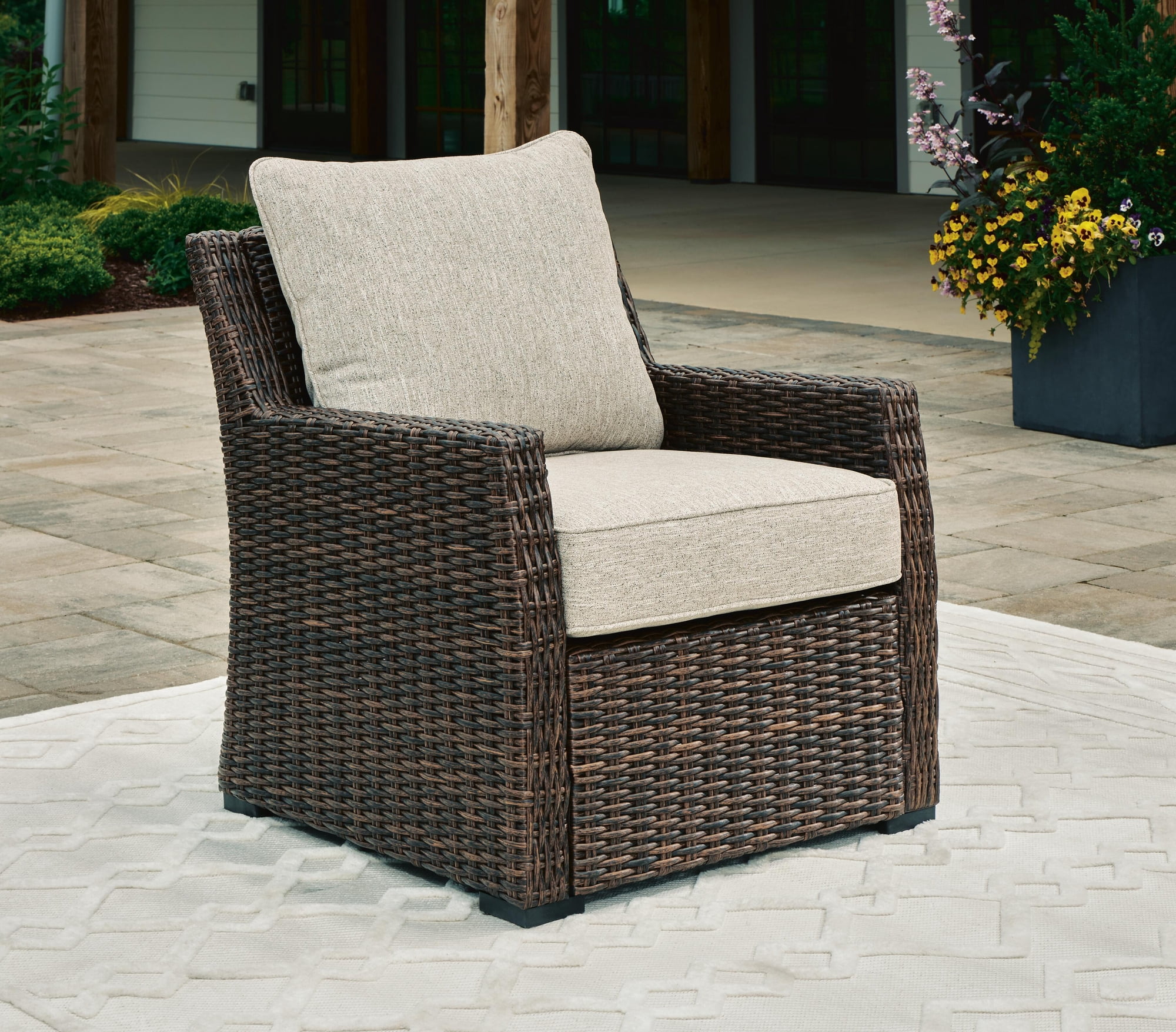 Signature Design by Ashley Brook Ranch Outdoor Lounge Chair with Cushion (Brown, 32 in x 34 in x 35 in) 0yr6b