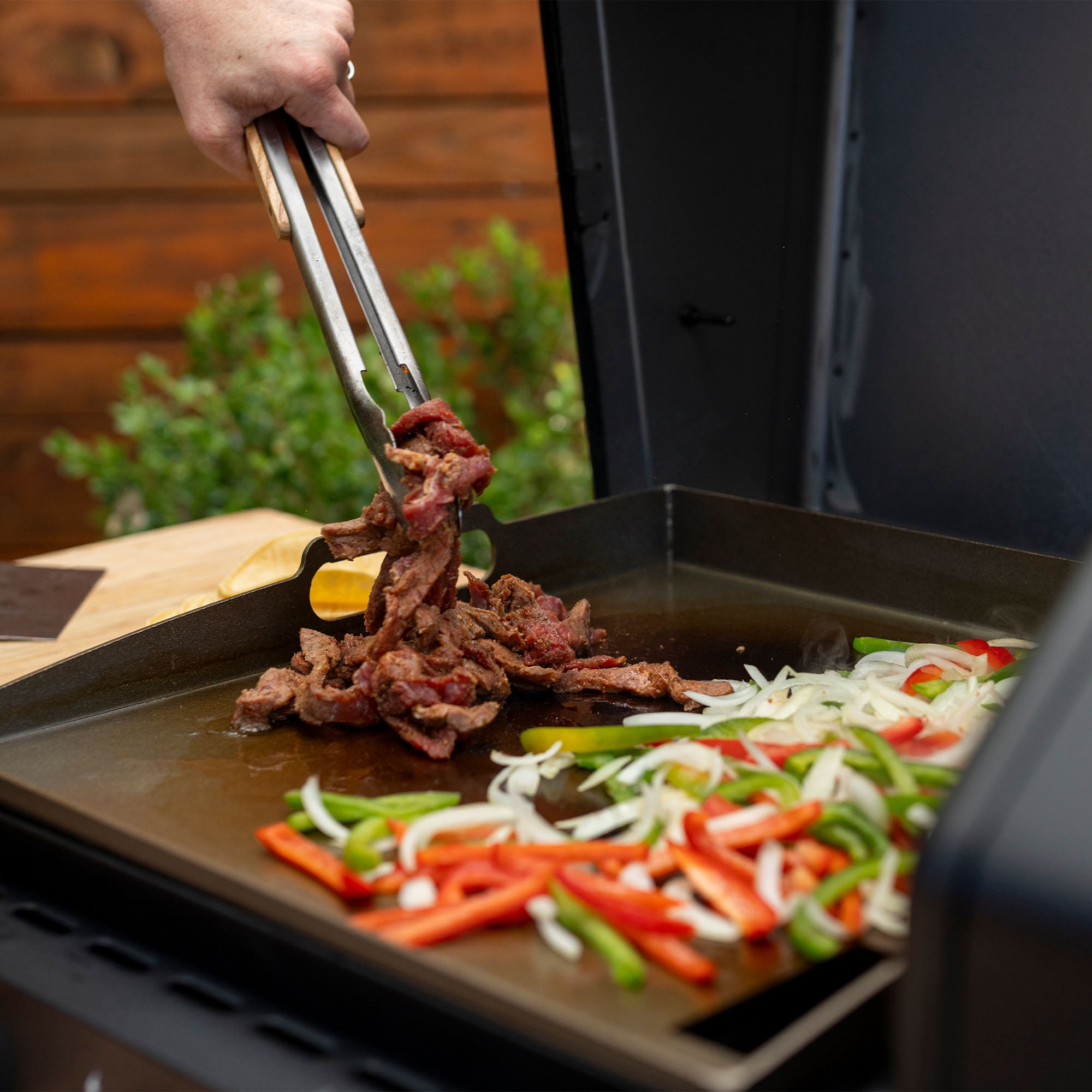 Char-Griller Flex Fuel Plus Gas and Charcoal Grill, Griddle and Smoker (Black, 1260 sq in) 2h6kx