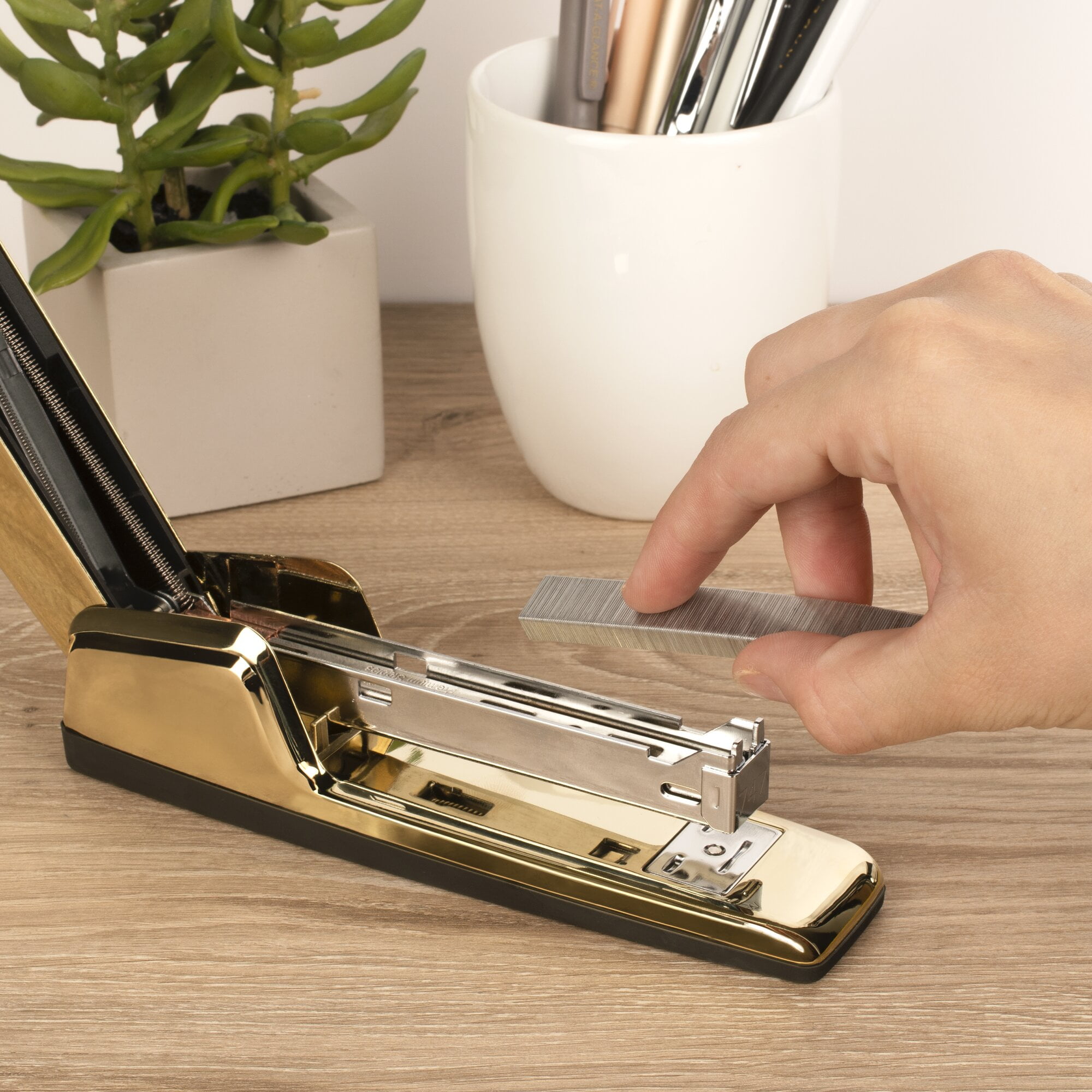 Swingline 747 Business Desktop Stapler (Gold Metallic, 30 Sheet Capacity) bancy