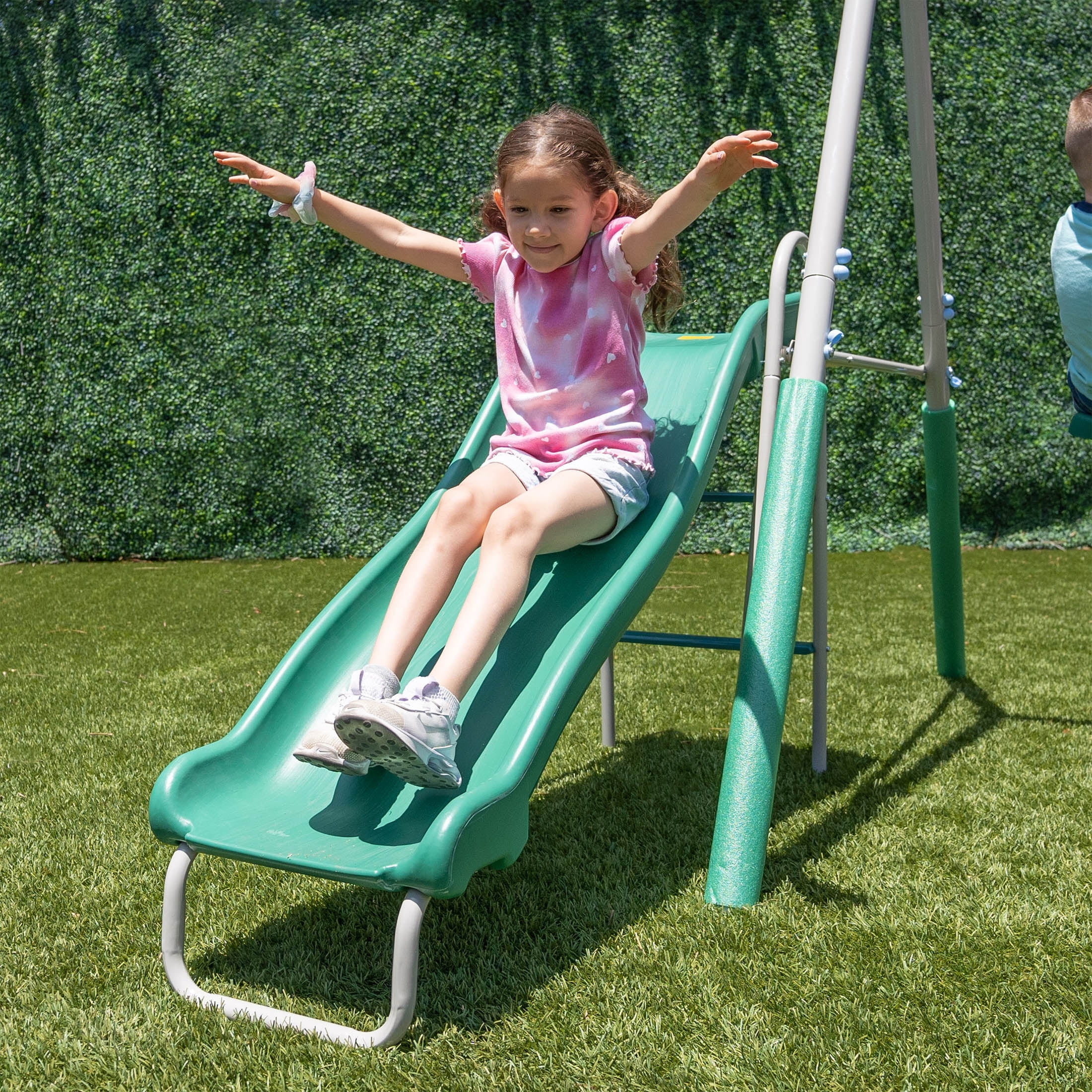 The Swing Company Yonkers Metal Swing Set with Glide Ride Trapeze Bar and 5 ft Slide (Green, 133.2 in L x 99.6 in W x 73.2 in H) bx4vy