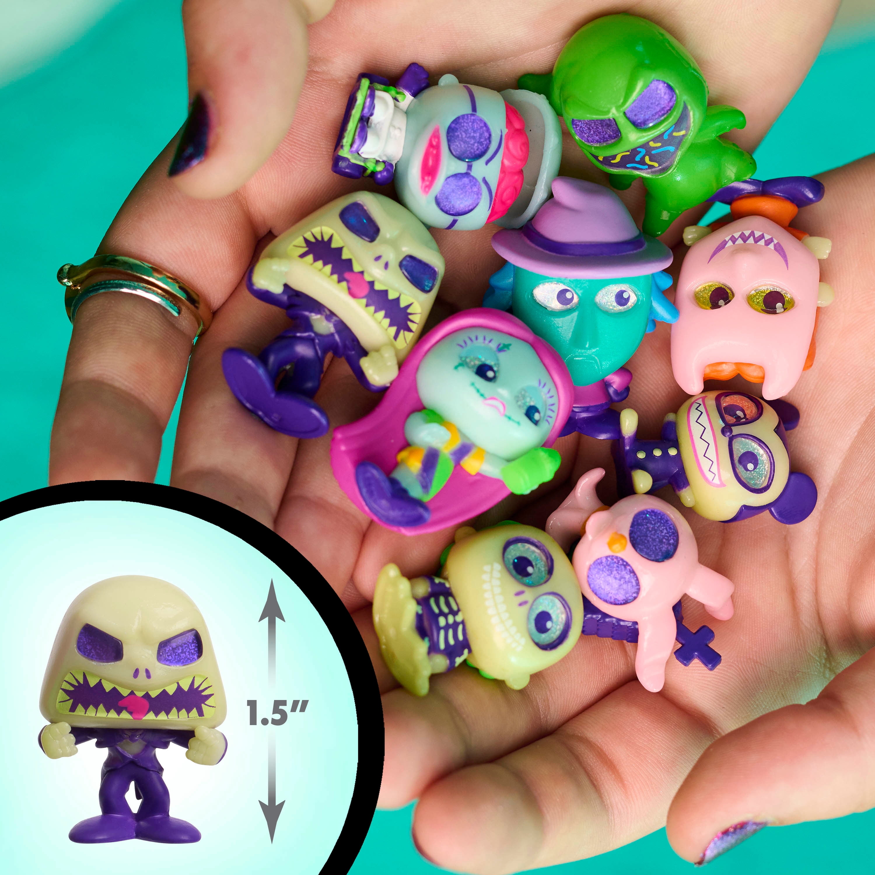 Disney Doorables The Nightmare Before Christmas Collection Peek, Glow-in-the-Dark Collectible Figures (9 Pack, 1.5 in) peg15